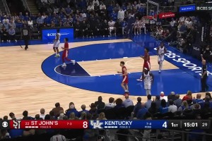 模板杜德利！康涅狄格大学大四前锋亚历克斯·卡拉班集锦